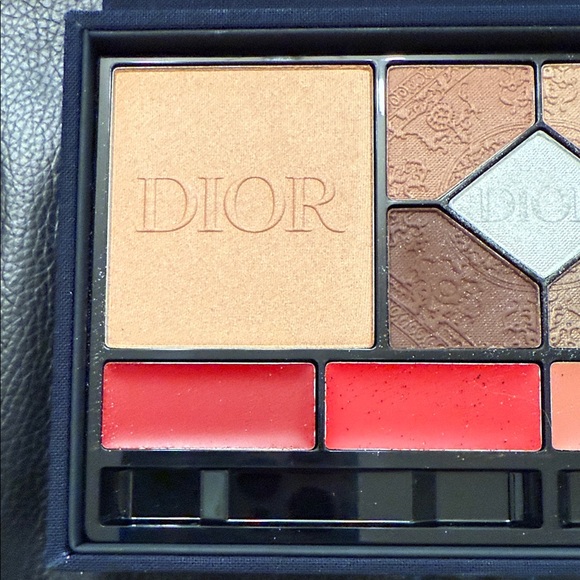 Dior Multi-Shade Makeup Palette with Mirror - Picture 4 of 8